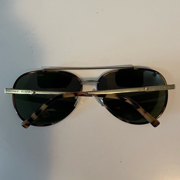 Michael Kors Women’s aviator sunglasses - Picture 4 of 4